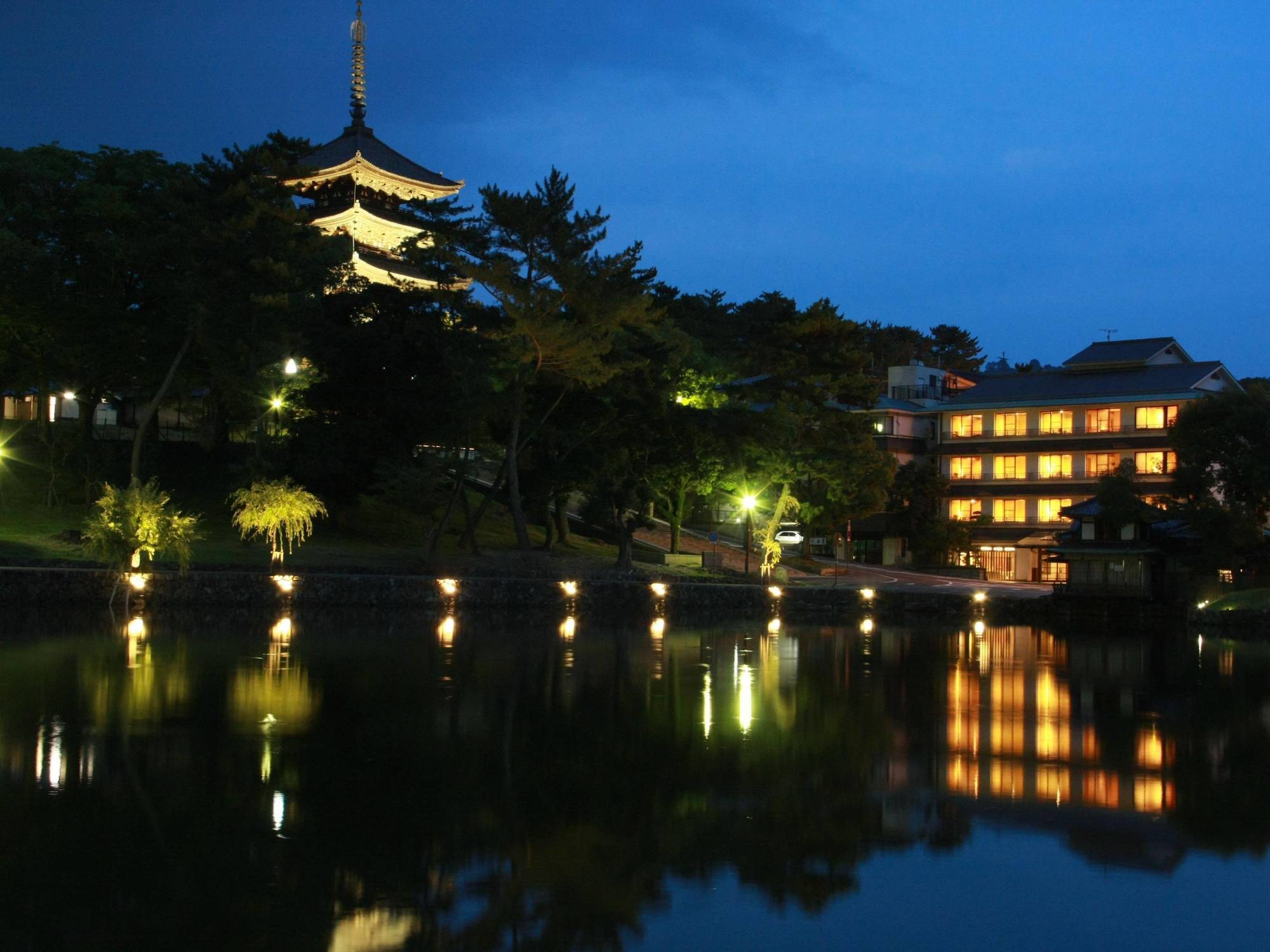 ホテル さるさわ池　よしだや 奈良市 エクステリア 写真